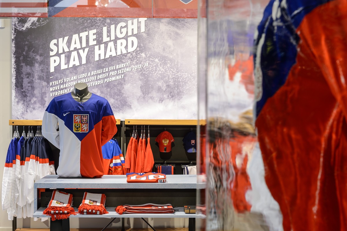 Nike Skate Light Play Hard